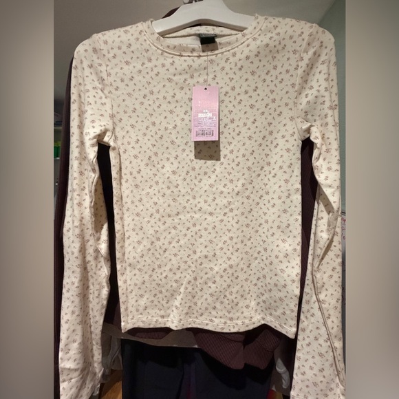 2 XS Tops - Picture 5 of 6